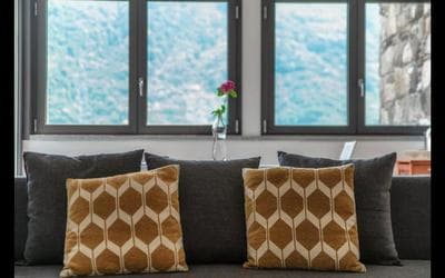 Riflessi sul Lago Apt Laglio - Alba