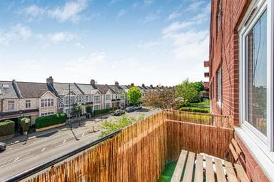 Match Point Flat: 2-Bed Flat by Wimbledon Tennis Club