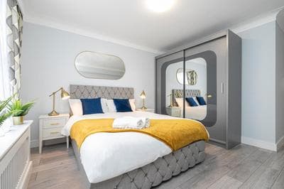 Cute 2 Bedroom Flat by Hyde Park