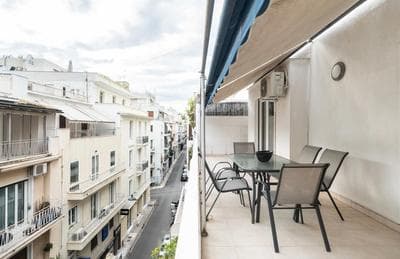 YestayHomes Two Bedroom Apartment Tsakalof