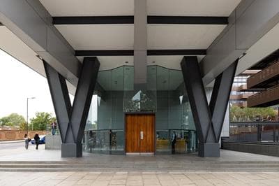 Modern, Luxury 2-Bed Home with Private Balcony
