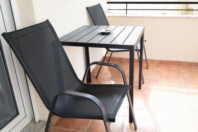 Escape Central Stay with Parking - Meno Homes 4A