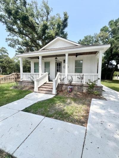 Walk or Bike Ride to beach and Centrally located
