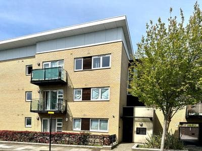 Starlet Stays - London 2 Bedroom Apartment near Central Line