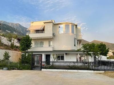 GJONI Apartments with a great view in Drymades