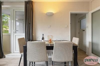 Parea Living - Cosy Flat with Skyline Views beside Canary Wharf
