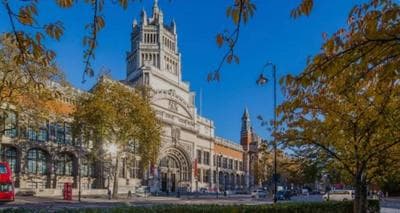 beautiful 2 king size beds 2 bath- sleeps 5 in Earls Court