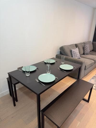 2-bed, 2-bathroom split level flat in Hackney with 2 balconies