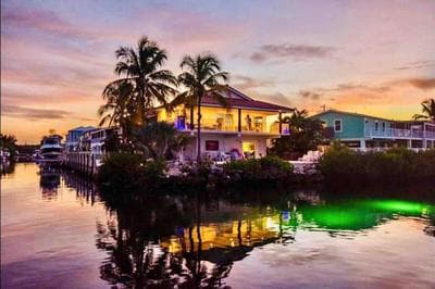 BEAUTIFUL WATER VIEW POOL GYM Room Private Dock