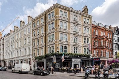 Immaculate 2-Bed Apartment in Prime Central London