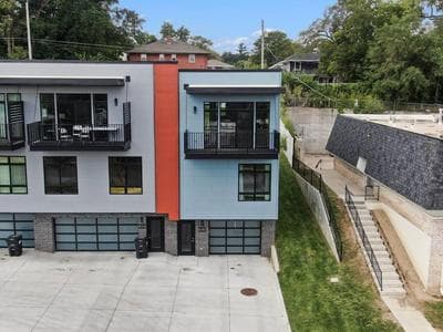 Luxury 3-Bedroom Townhome - Spectacular Views
