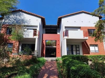 Contemporary Apartment in Golf Estate