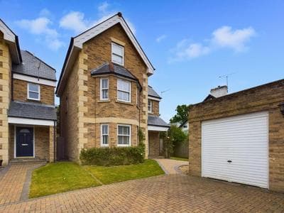 Queens Mews a contemporary beach side holiday home for 6