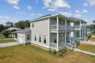 Walk to Beach with Heated Pool Spa views & oak trees