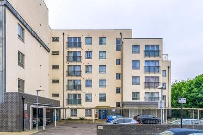 Cozy 2-Bed Flat By LiveStay Short Lets & Serviced Accommodation London