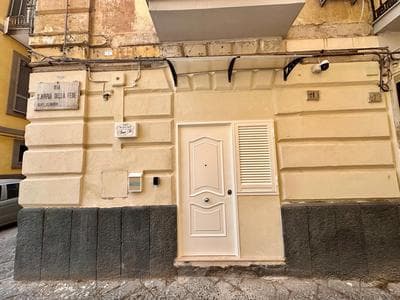 House Santa Fè - Centro Storico Napoli, vicino a Metro e Stazione