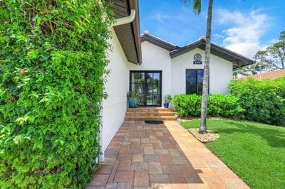 Resort Like Amenities Close to Beach