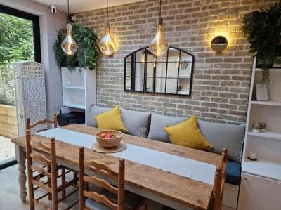 Stylish & spacious luxury 3-bed