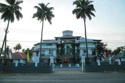 Hotel Savera Park