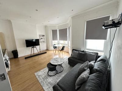 Spacious 2 Bed Flat In London