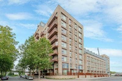 City Escape - Royal Wharf