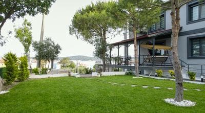 Select Cunda Guest House - Sea View with Garden 2 Bedroom Apartment at Cunda Island