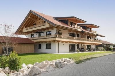 FENJOY: Großes Ferienapartment im Neubau / Balkon / BBQ