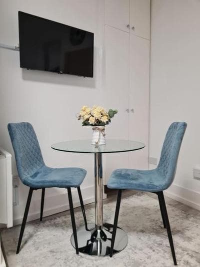 Stylish and Spacious 1 Bedroom Kensal Green Tube 1A