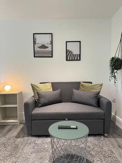 En-suite bedroom for up to 4! Sofa bed - near Stratford