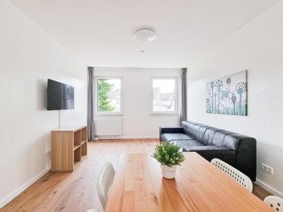 Tolstov Apartments - 4 Zimmer Dachgeschosswohnung - 25 Min zur Messe DUS