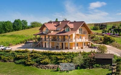Willa Diana- z panoramą jeziora i gór w Polańczyku