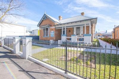 Blue Door Apartment - CBD Location, 2 Bed 2 Bath