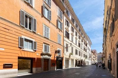 Frattina Atmosphere by Rental in Rome