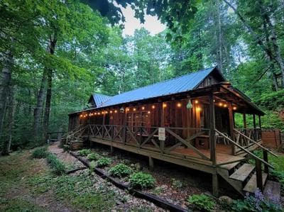 Bear Den Bungalow with Hot Tub Near Blue Ridge and Ellijay