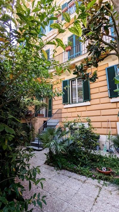 Beautiful 2-Bed Apartment in Roma