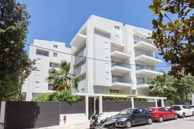 Marousi 2 Bd Modern Luxury Living with Shared Pool