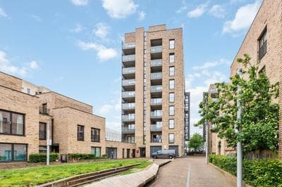 Beautiful large 3 bed 2 bath flat in Stratford