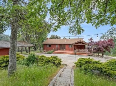 Black Oak Hilltop Getaway w Hot tub, Fire pit, Views