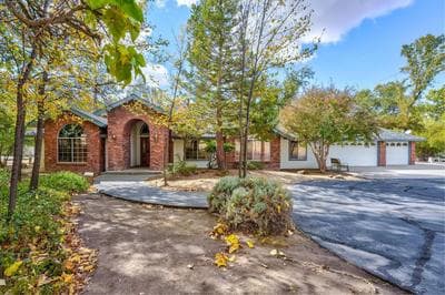 Oak Pond Retreat Stocked pond/pool table/BBQ Grill/EV Charger