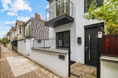2 Bed 2 Bath Balcony View Wimbledon Tennis