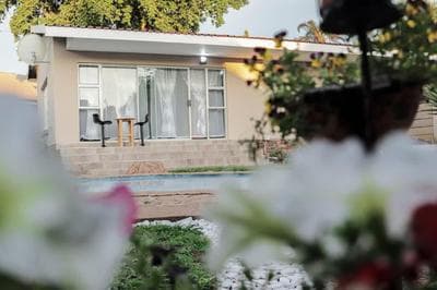 Elegant Poolside Retreat 2-Bed Luxury Guesthouse
