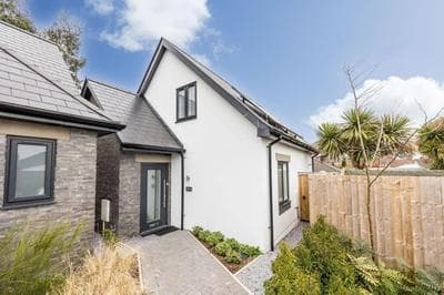 Beautiful house in Poole with parking, 2 bed & 2 bathroom