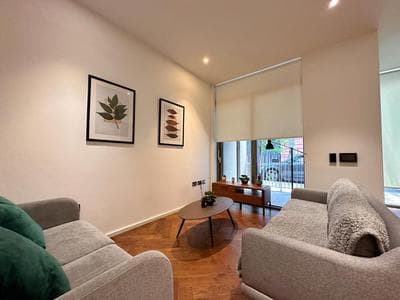 Luxury 2Bed 2Bath in Nine Elms in modern development