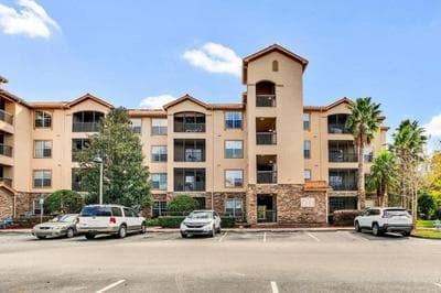 Family friendly poolside condo 15 mins to Disney