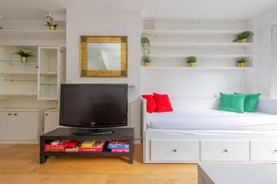 Lovely 2-bed 15 minutes to Central London