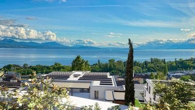 Contemporary Penthouse with Cinema room and breath-taking Lakeview