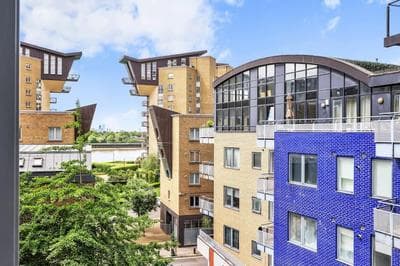 Spacious 2-bed Apartment Short Term Rental & Flexible Renting Canary Wharf!