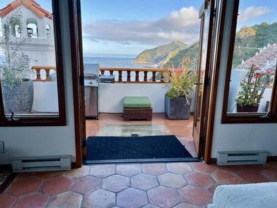 Hamilton Cove Beachfront Villa