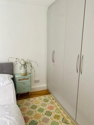 Richmond - Double bedroom with garden view