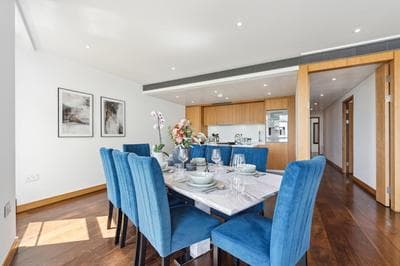 3Bed 3Bath Apt with 2xBalconies in Central London